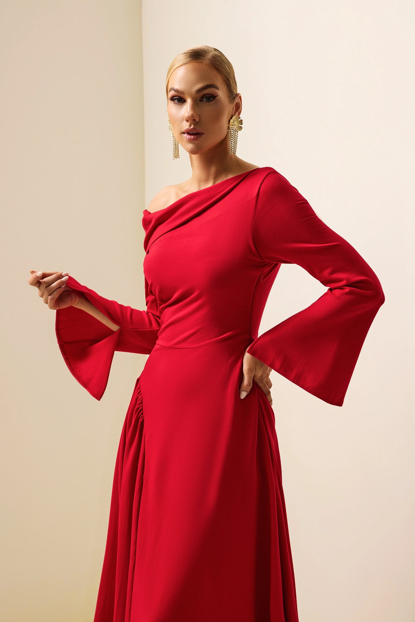Red Reign Dantelli Midi Elbise