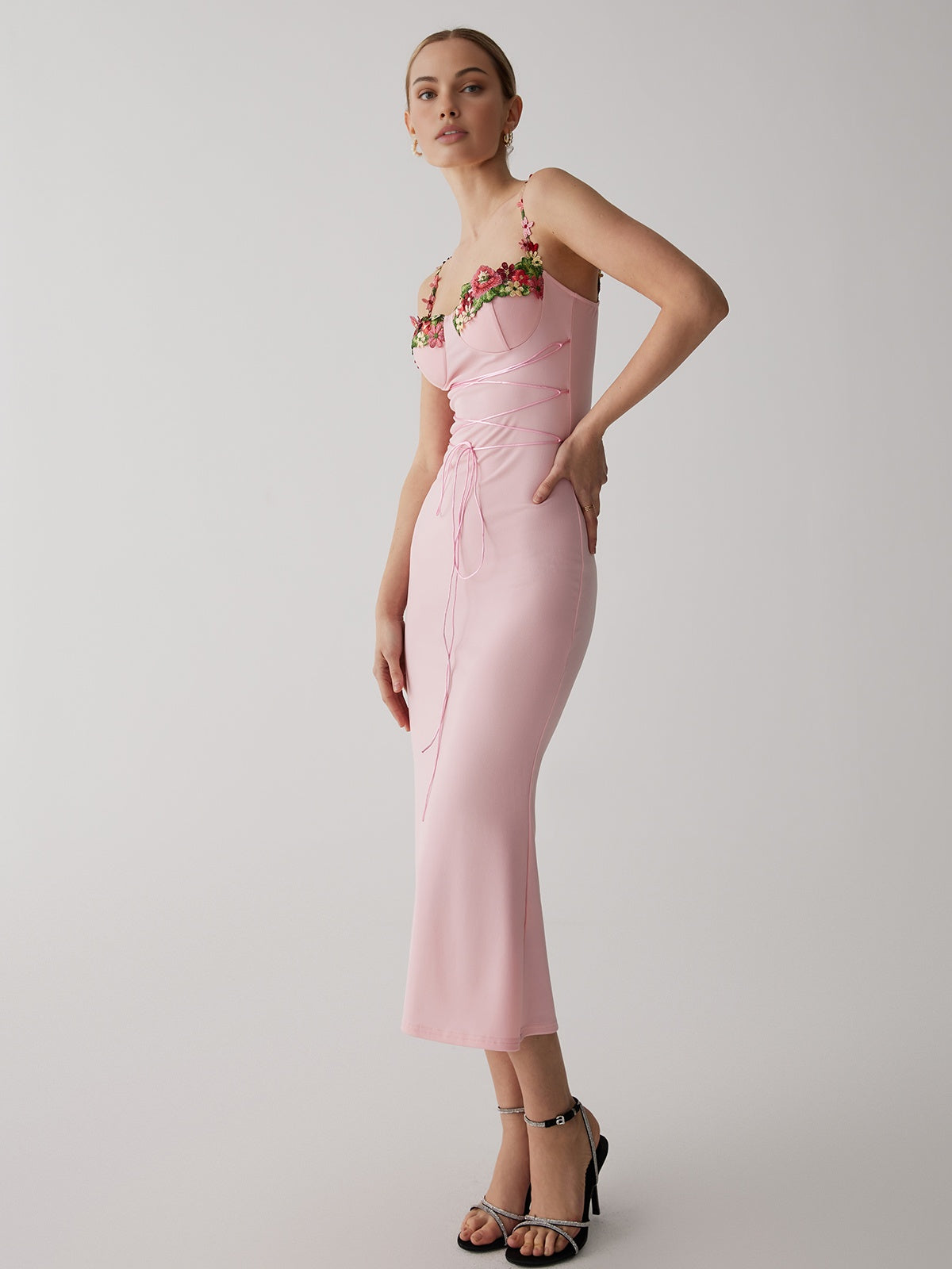 Askılı Çiçek Bağcıklı İnce Bodycon Maxi Elbise