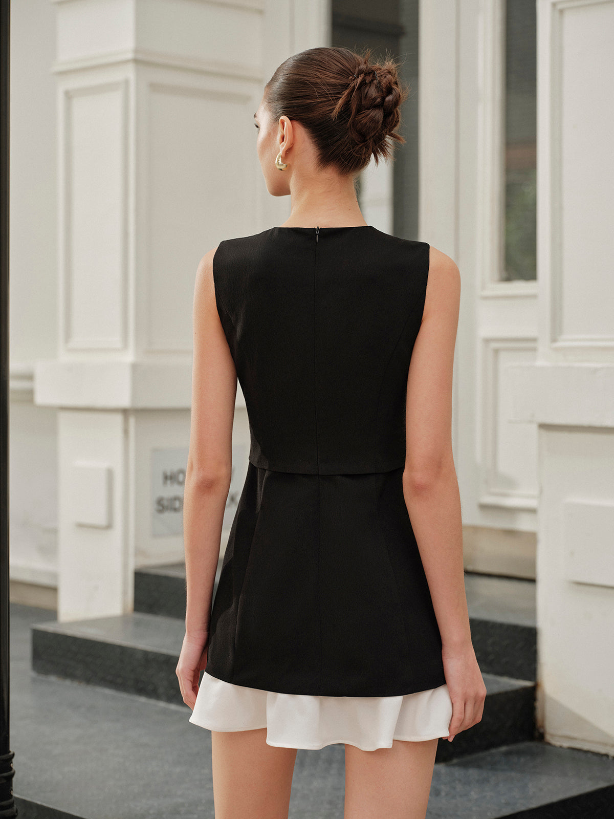 Cepli Fırfırlı Etek Düğmeli Kolsuz Elbise