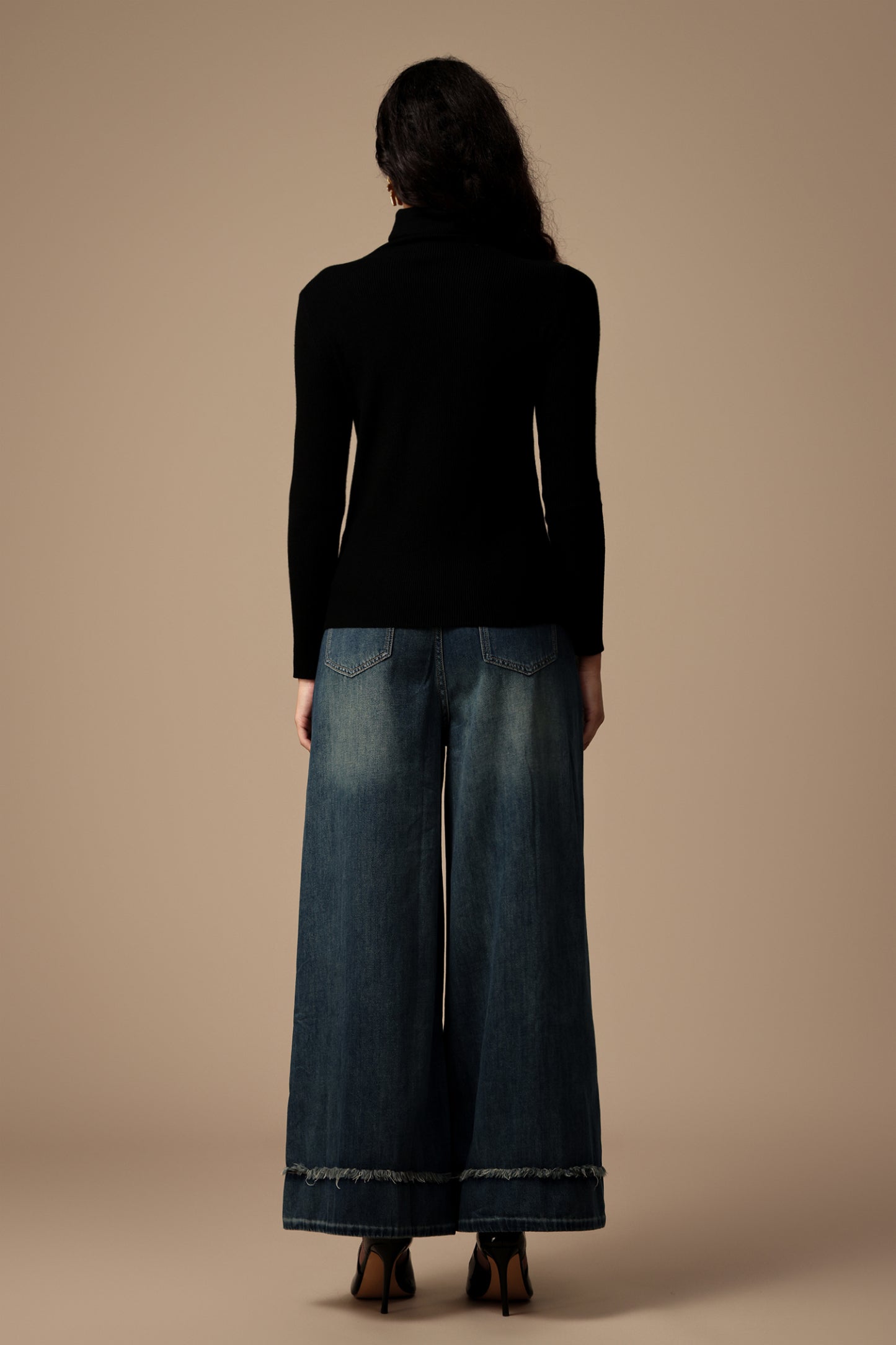 Yaka Detaylı Uzun Kollu Üst Giyim