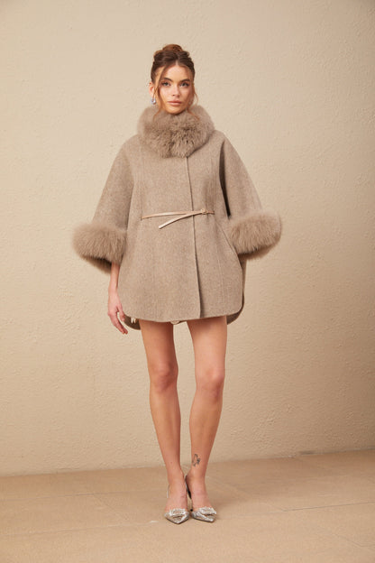 Chloris Yün ve Kürk Detaylı Kemerli Pelerin Ceket