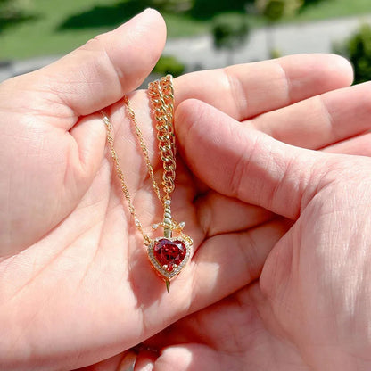 Kalp & Kılıç Aşk Kolyesi