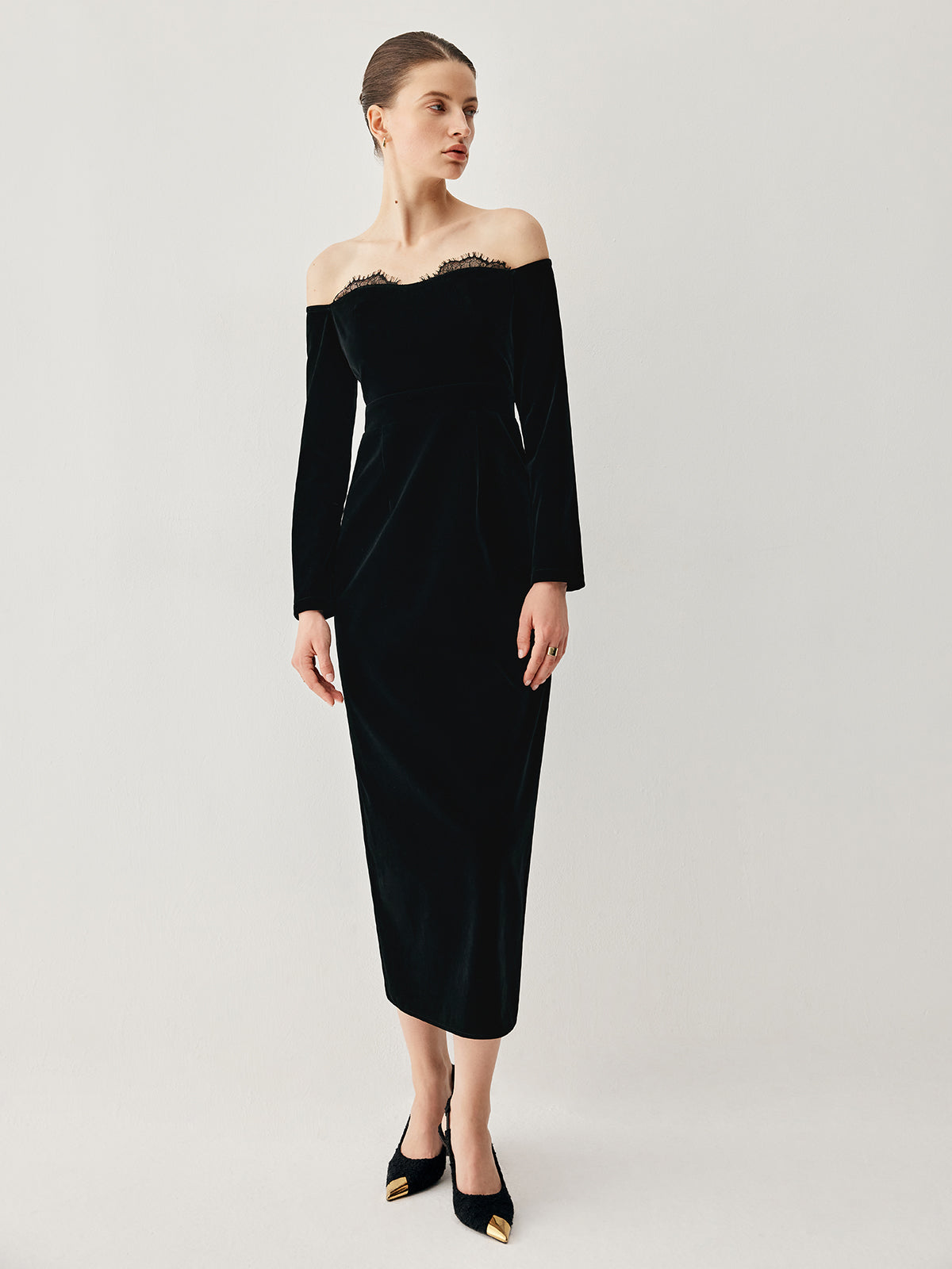 Kadife Omuz Dekolteli Parçalı Midi Elbise