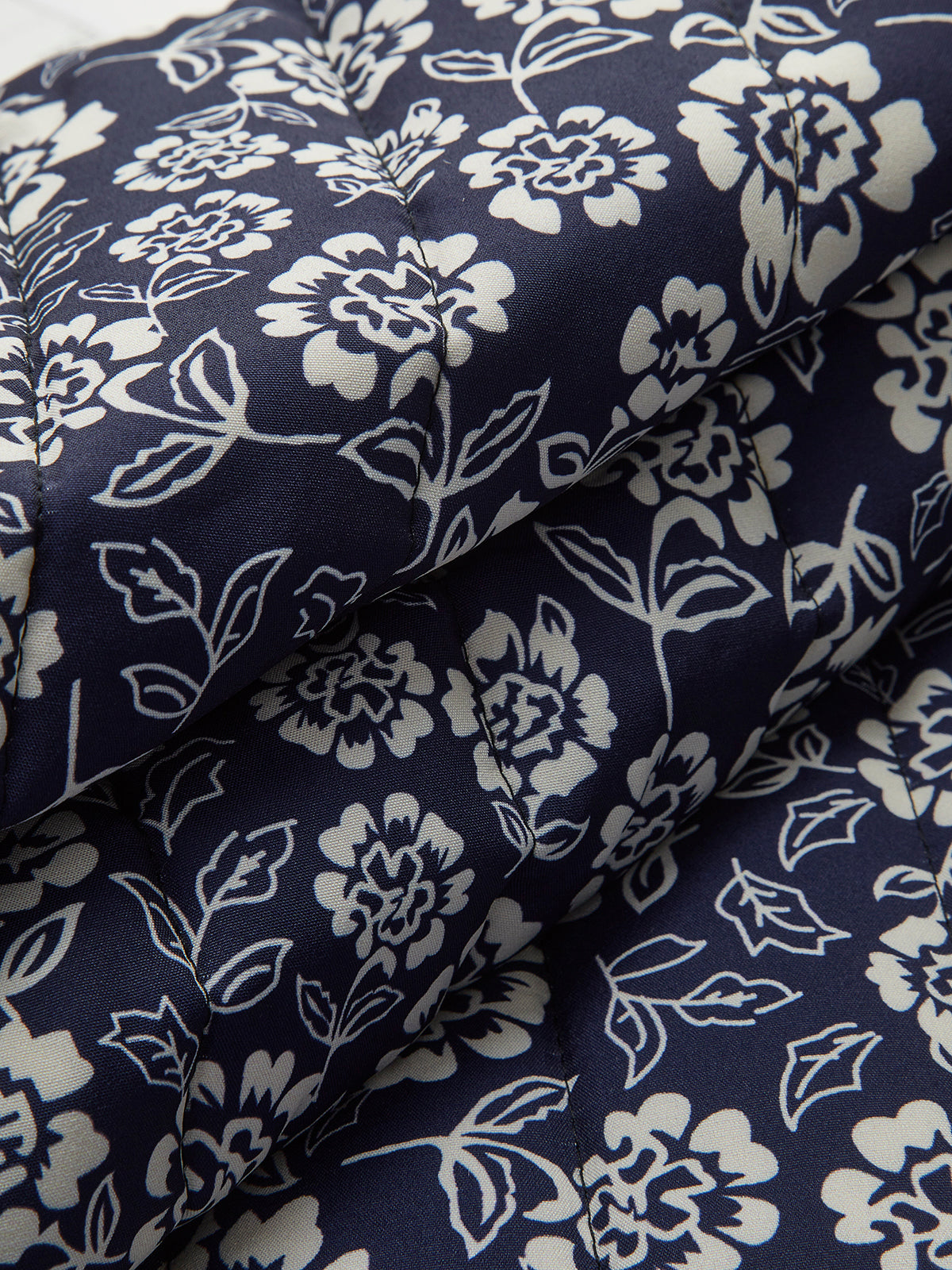 Çiçek Desenli Kapitone Ceket