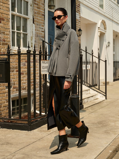 Kırçıllı Yün Palto ve Uyumlu Püskül Fular