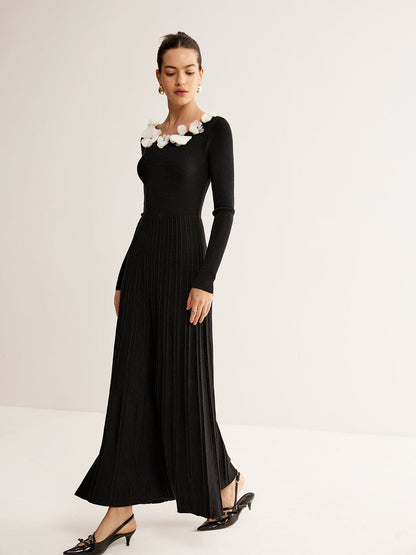 Çiçek Detaylı Pileli Triko Elbise