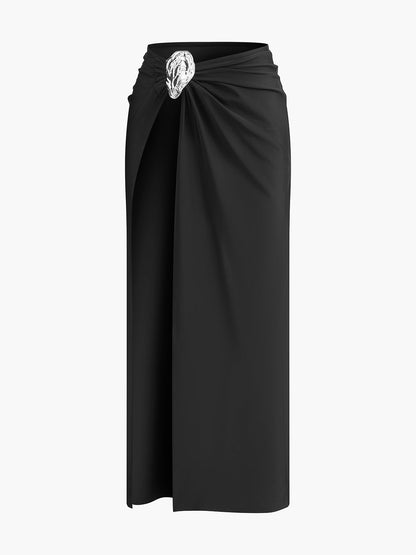 Şık Dönüş Sarong Etek, Şık Metal Aksesuarlara Sahip