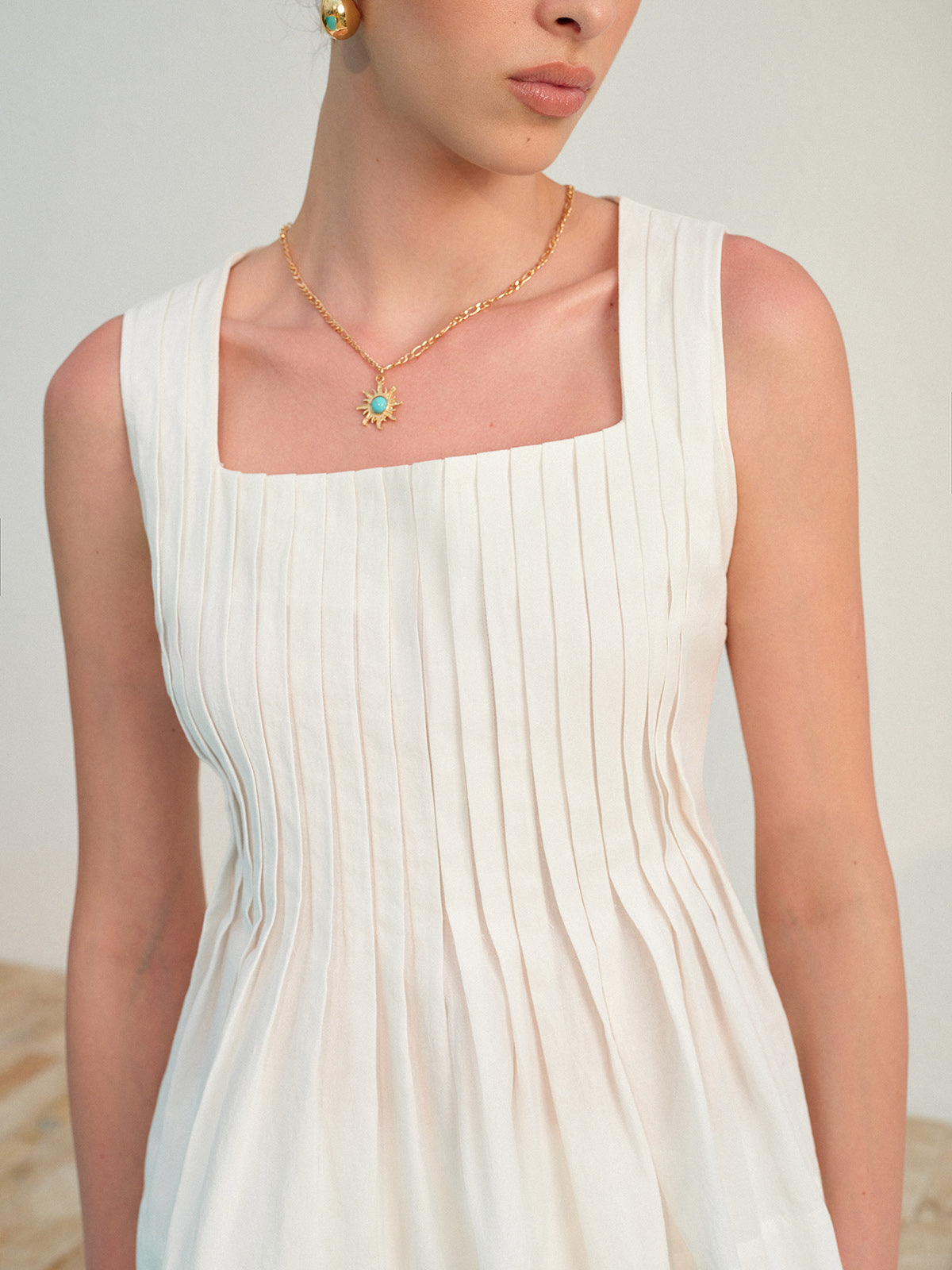 Kare Yaka Pileli Şort Takımı