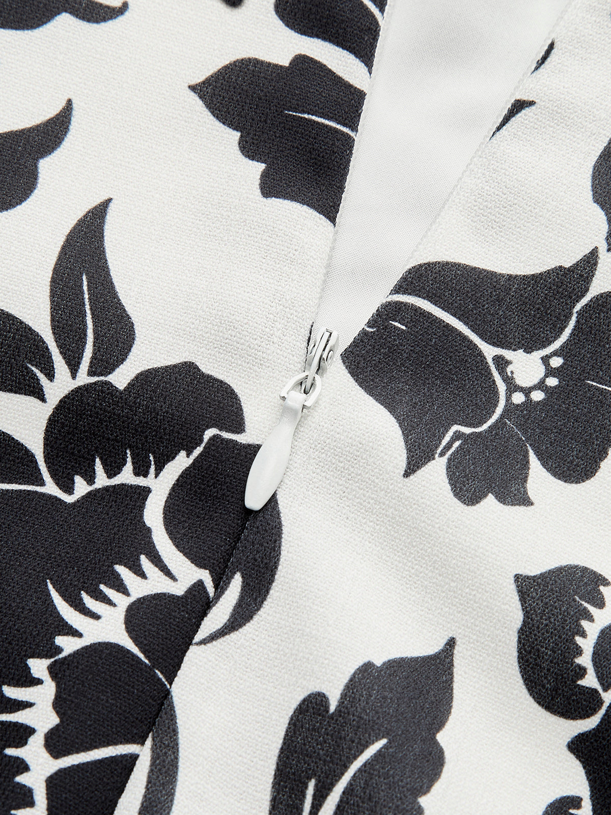 Çiçek Desenli Kare Yaka Askılı Elbise