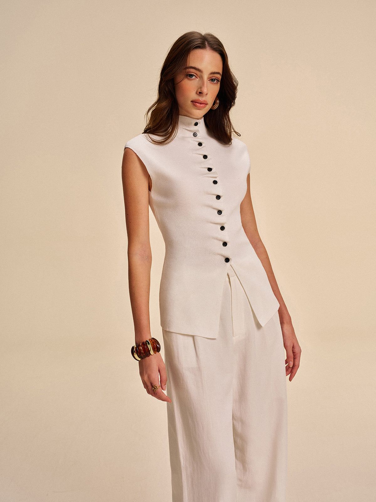 Önden Düğmeli Kolsuz Triko Hırka