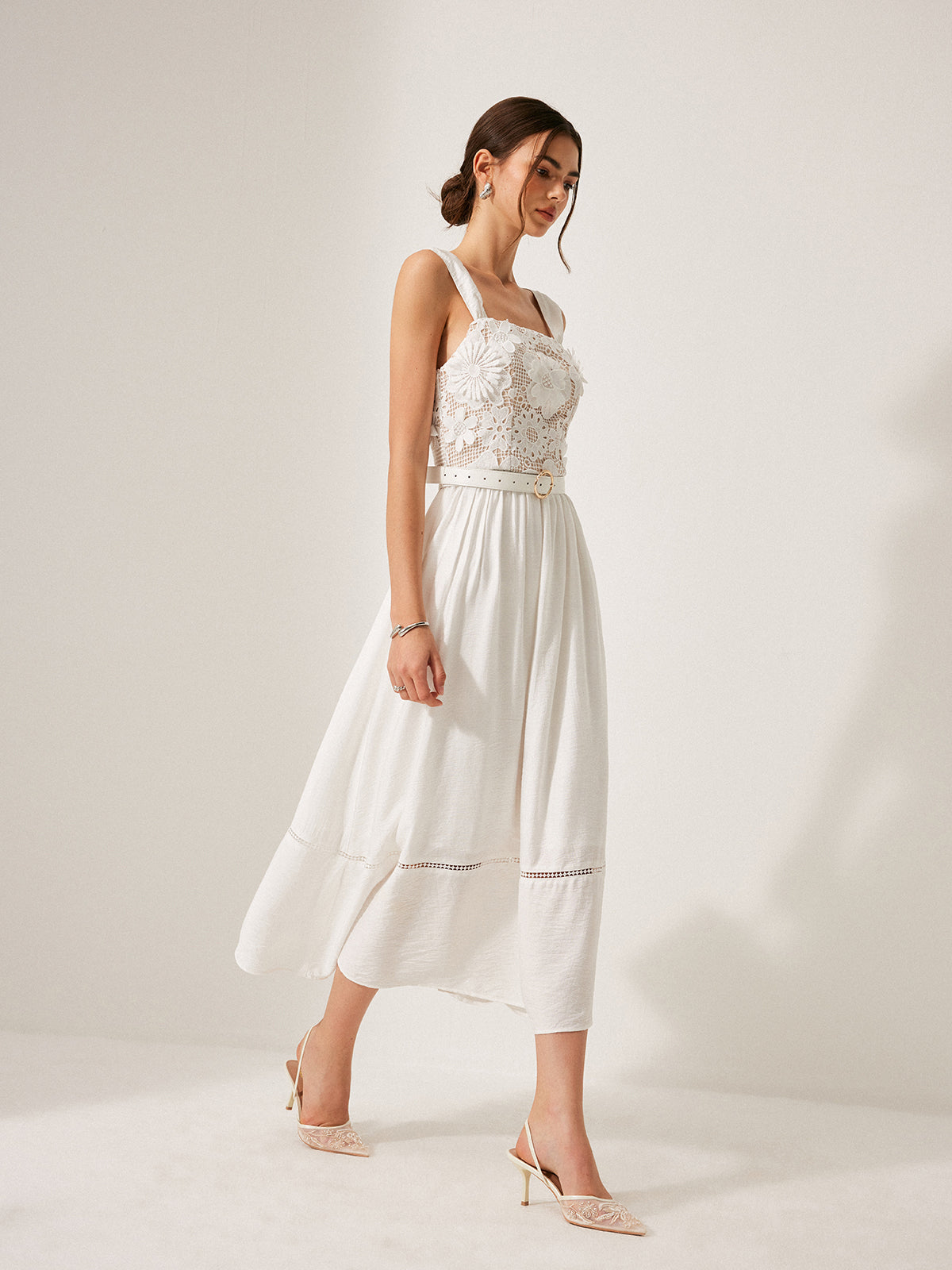 Pamuklu Çiçek Dantel Kemerli Elbise