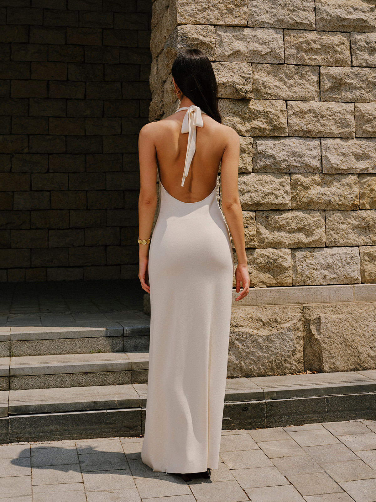 Nakış İşlemeli Yırtmaçlı Triko Halter Elbise