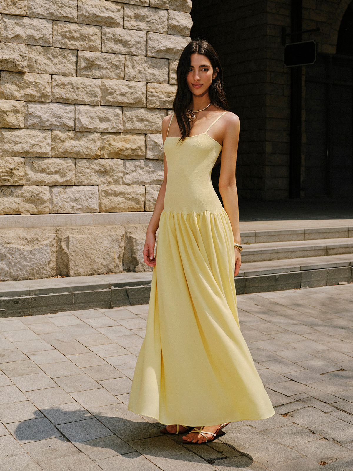 Pileli Etek Ucu Detaylı Askılı Triko Elbise