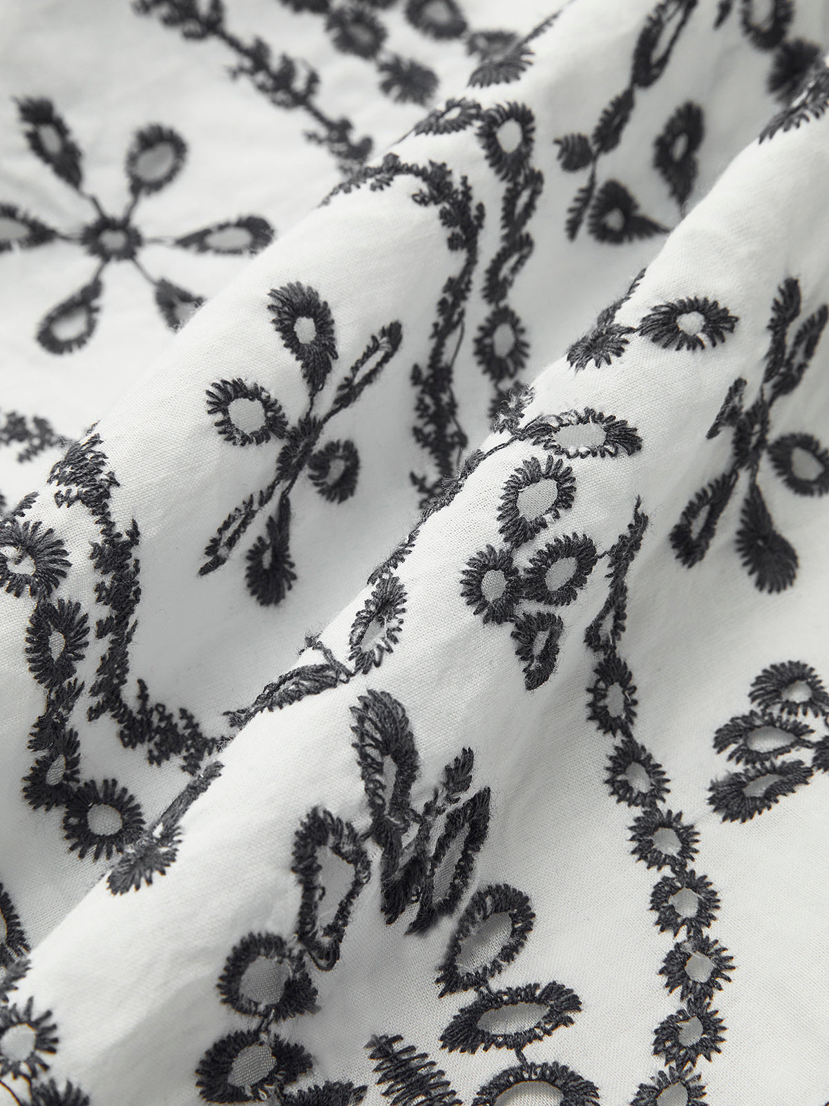 Nakış Detaylı V Yaka Kuşaklı Midi Elbise