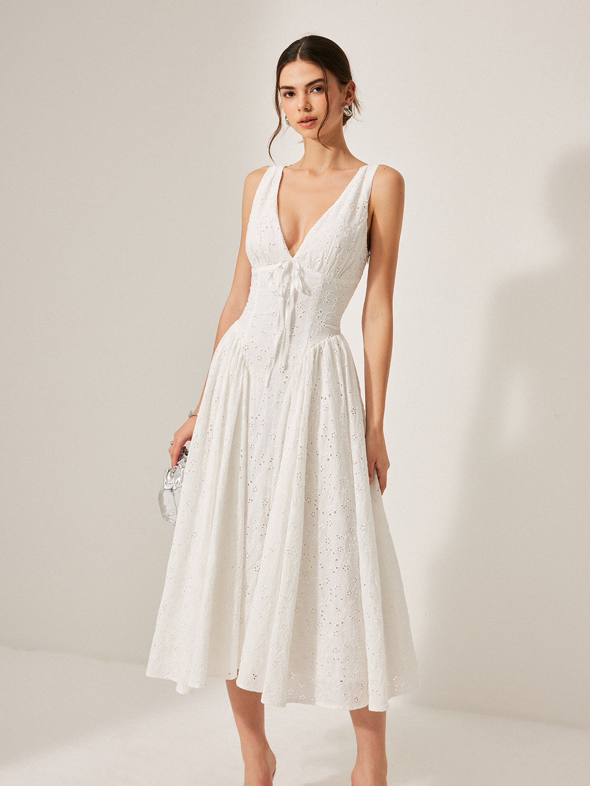 Pamuklu Nakışlı Sırtı Bağlamalı Elbise