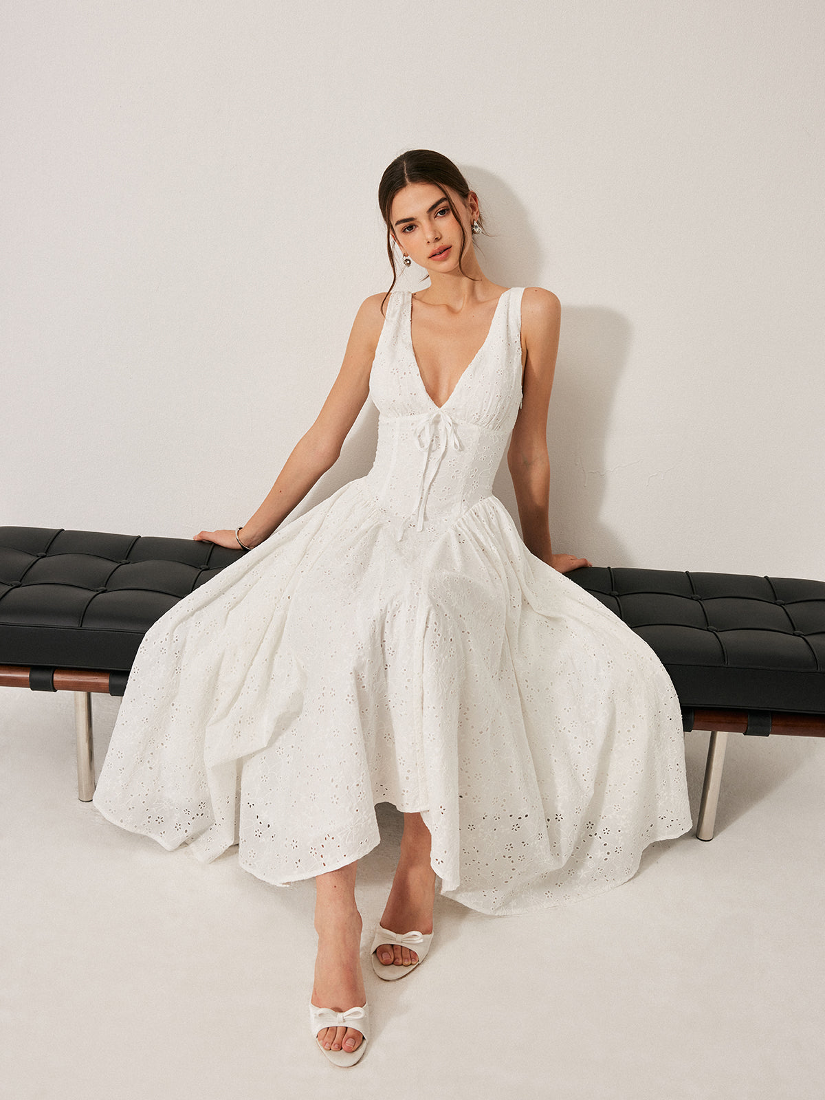 Pamuklu Nakışlı Sırtı Bağlamalı Elbise