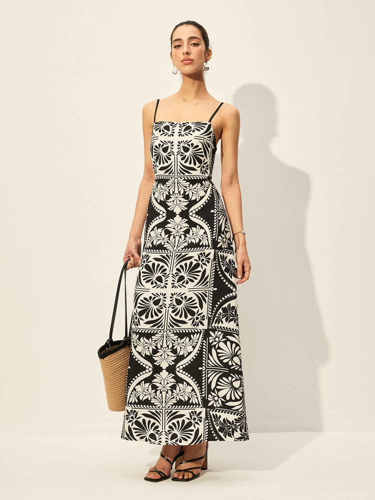 Çiçek Desenli İnce Askılı Elbise