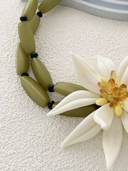 Çekici Çiçek Desenli Boncuklu Bilezik Zarif Detaylarla