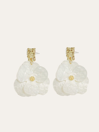 Şık Altın Çiçek Desenli Damla Küpeler