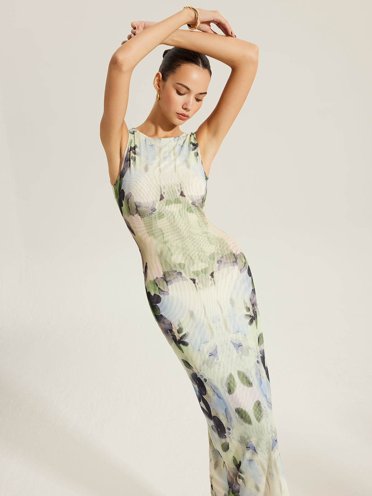 Çiçek Desenli Kolsuz Tül Elbise