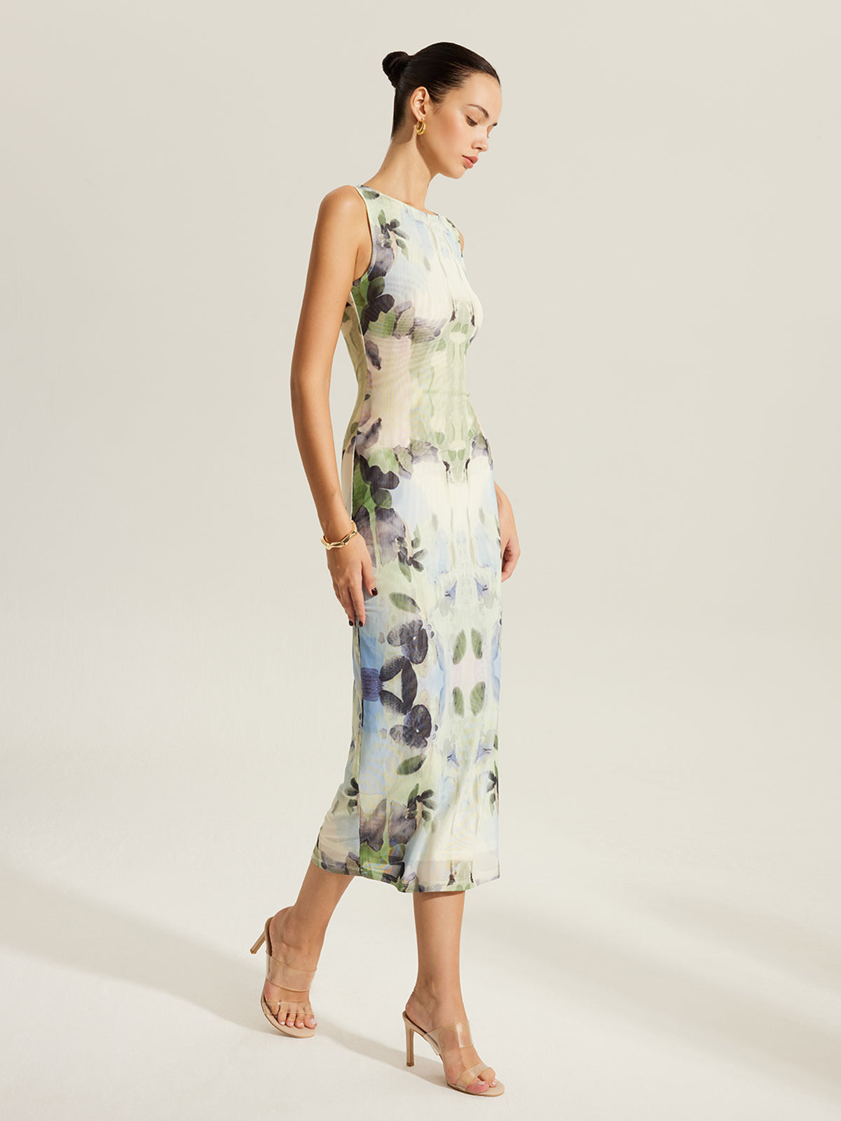 Çiçek Desenli Kolsuz Tül Elbise