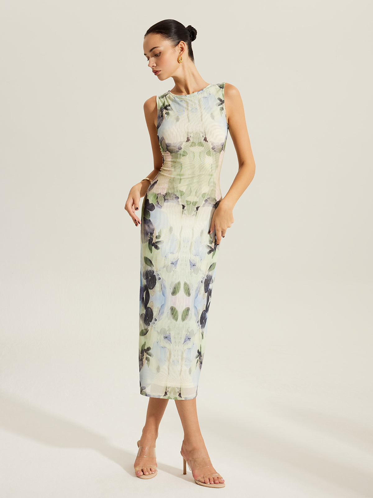 Çiçek Desenli Kolsuz Tül Elbise