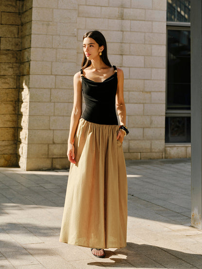 Metal Aksesuarlı Kolsuz Degaje Yaka Elbise