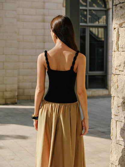 Metal Aksesuarlı Kolsuz Degaje Yaka Elbise