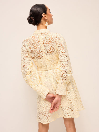 Yarı Şeffaf Dantelli Kemerli Elbise