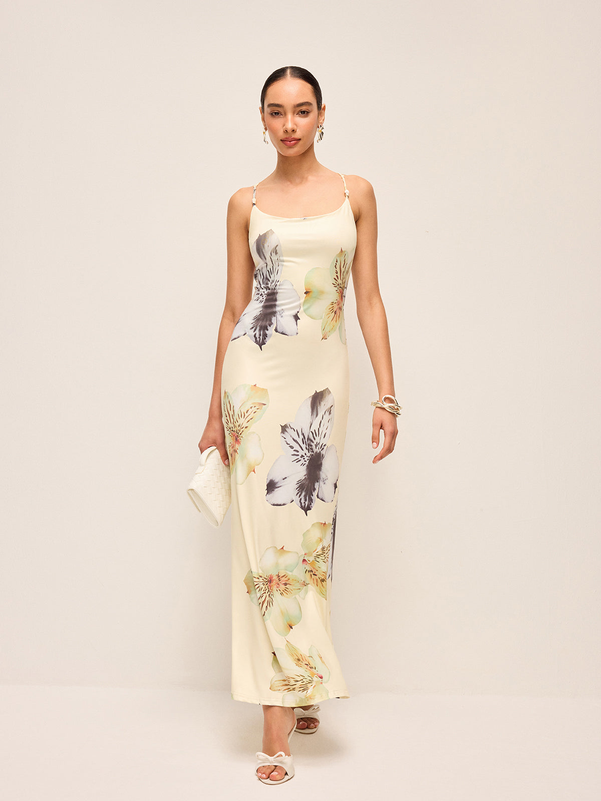 Sırtı Açık Bağcıklı Çiçek Desenli Elbise