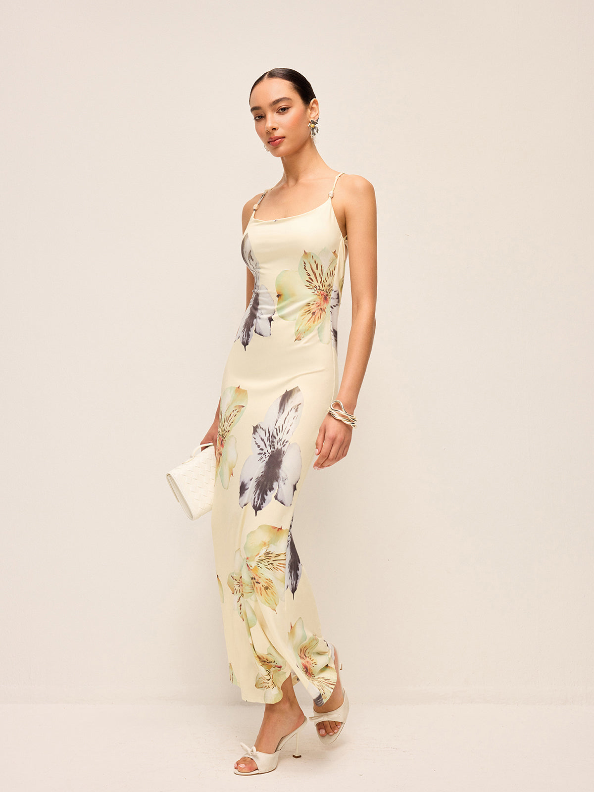 Sırtı Açık Bağcıklı Çiçek Desenli Elbise