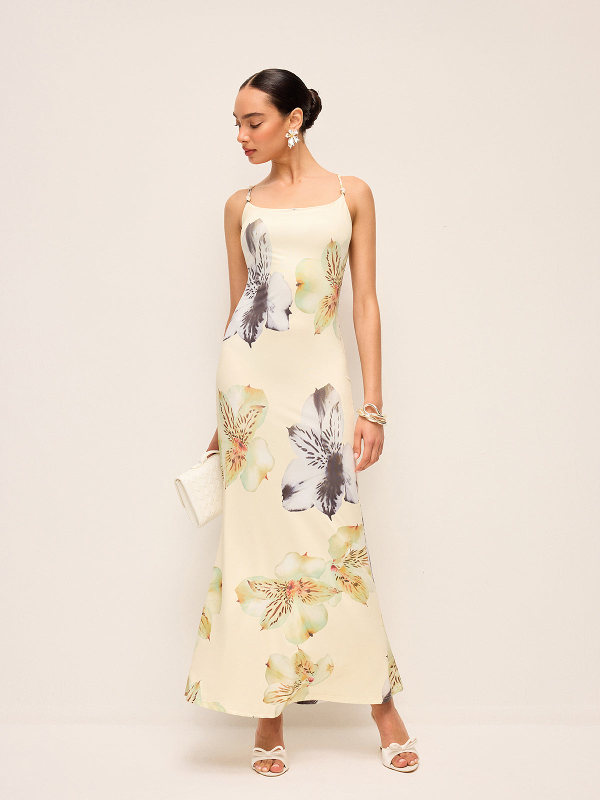 Sırtı Açık Bağcıklı Çiçek Desenli Elbise