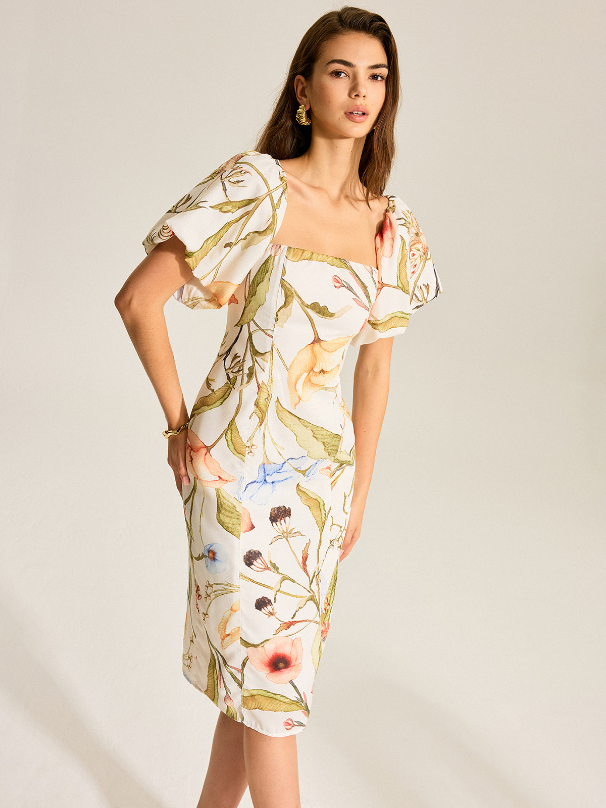 Çiçek Desenli Kabartmalı Kol Sırt Dekolteli Elbise