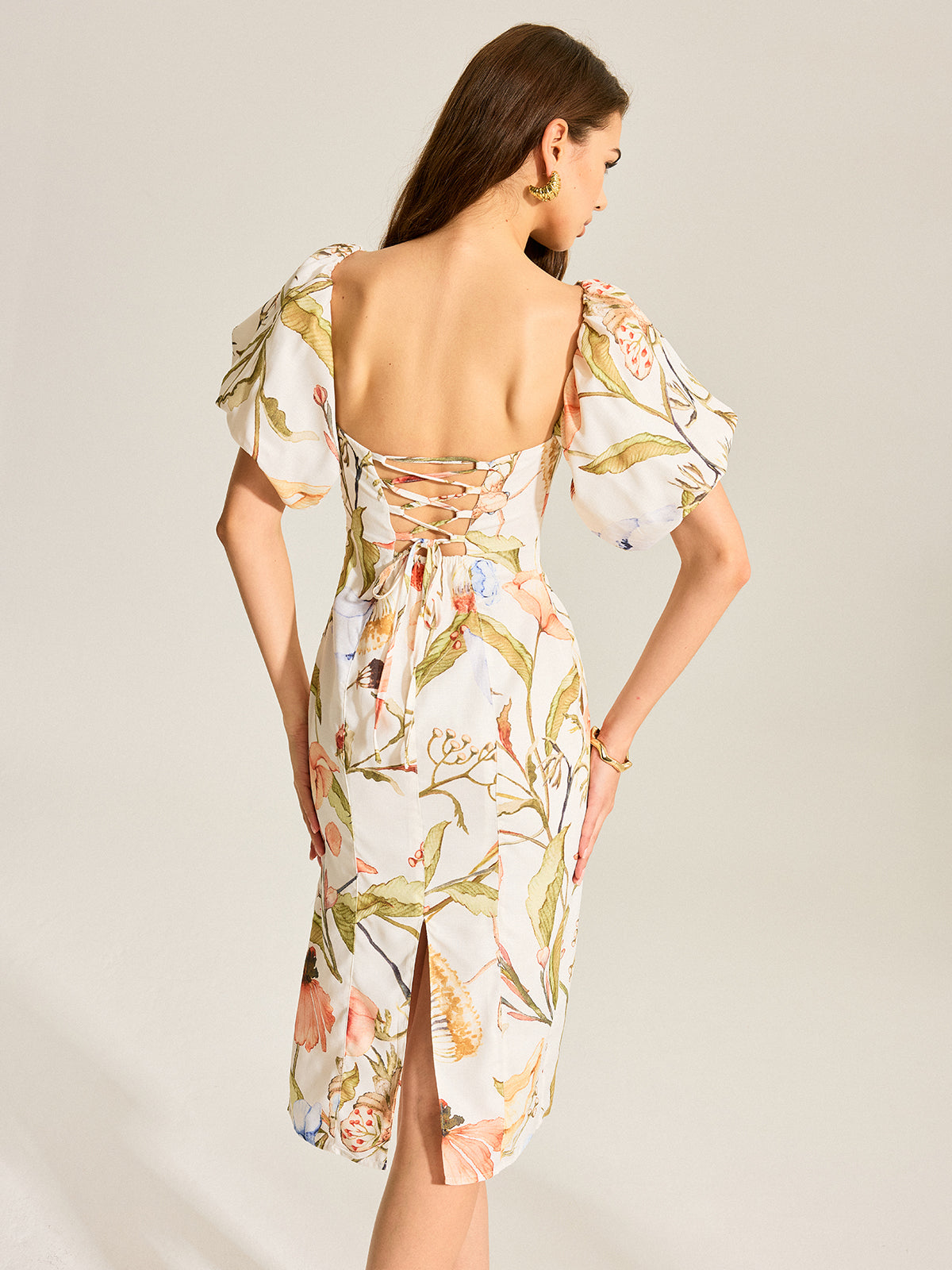 Çiçek Desenli Kabartmalı Kol Sırt Dekolteli Elbise