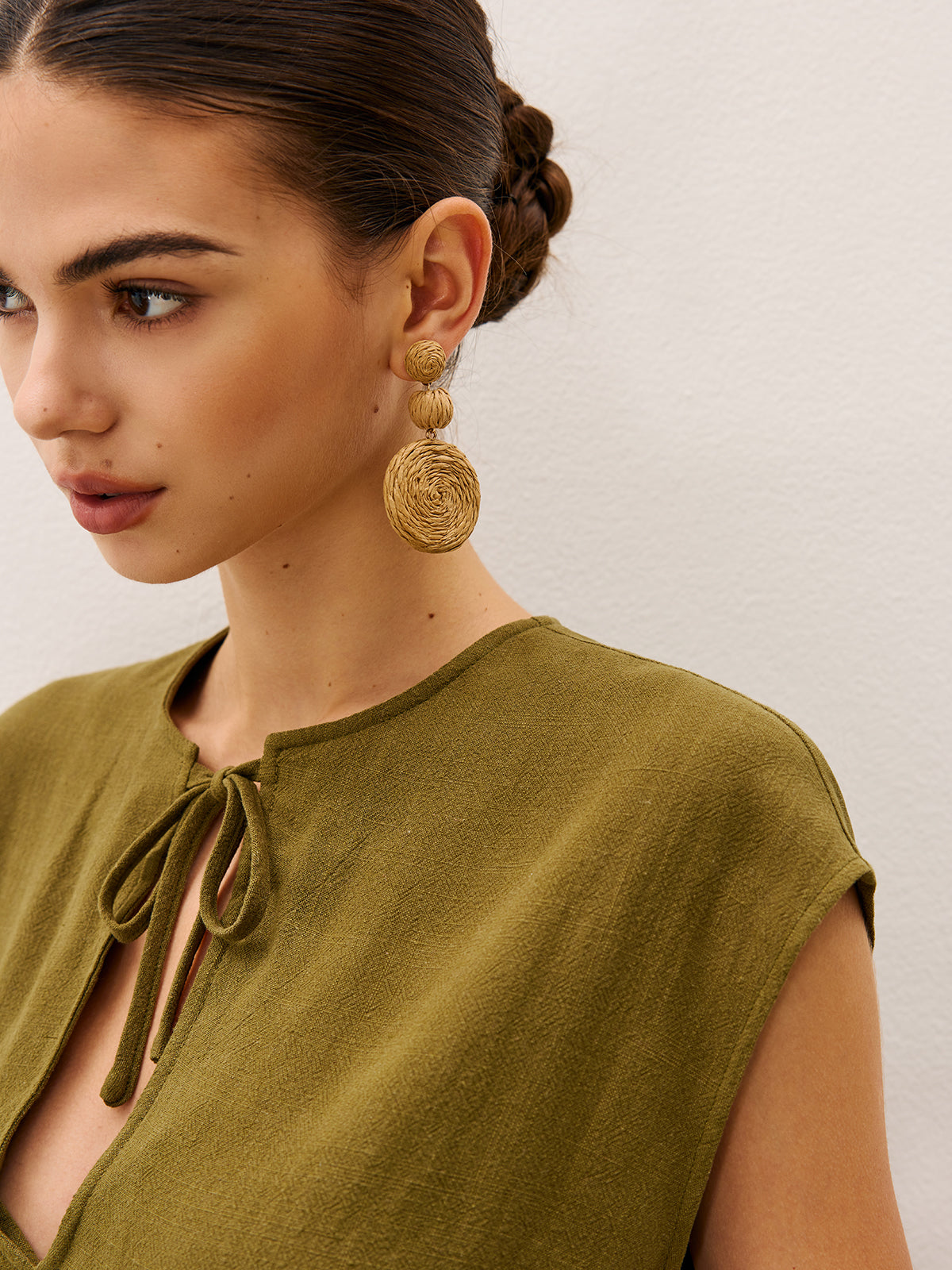 Üç Halka Raffia Küpe, Zarif Stilde