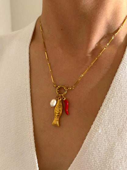 Balık ve Biber Motifli Zincir Kolye ile Benzersiz Bir Tarz