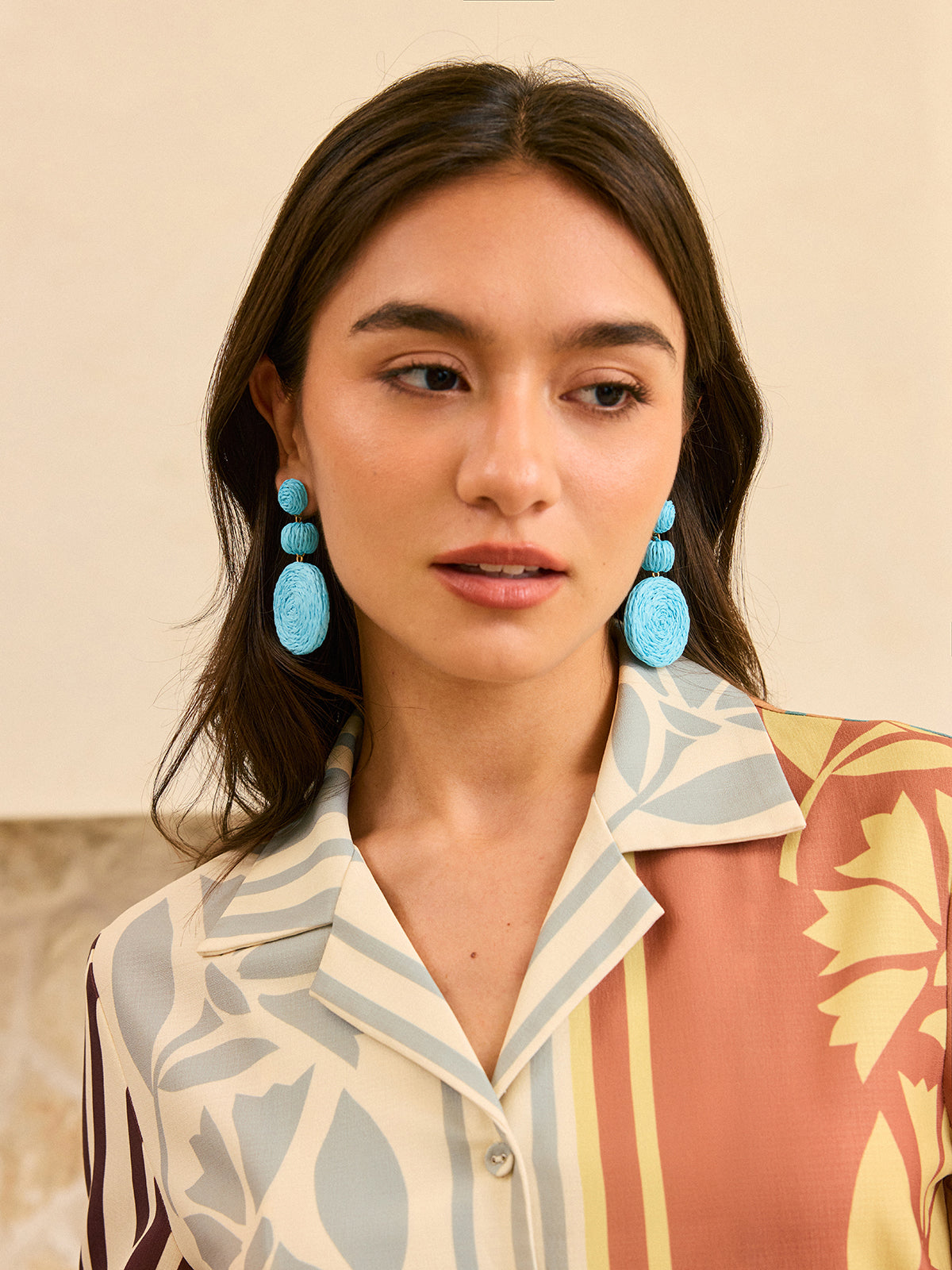 Üç Halka Raffia Küpe, Zarif Stilde