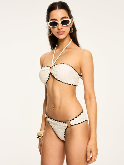 Kontrastlı Kenarlı Bikini Takımı Şık Bir Tarz İçin