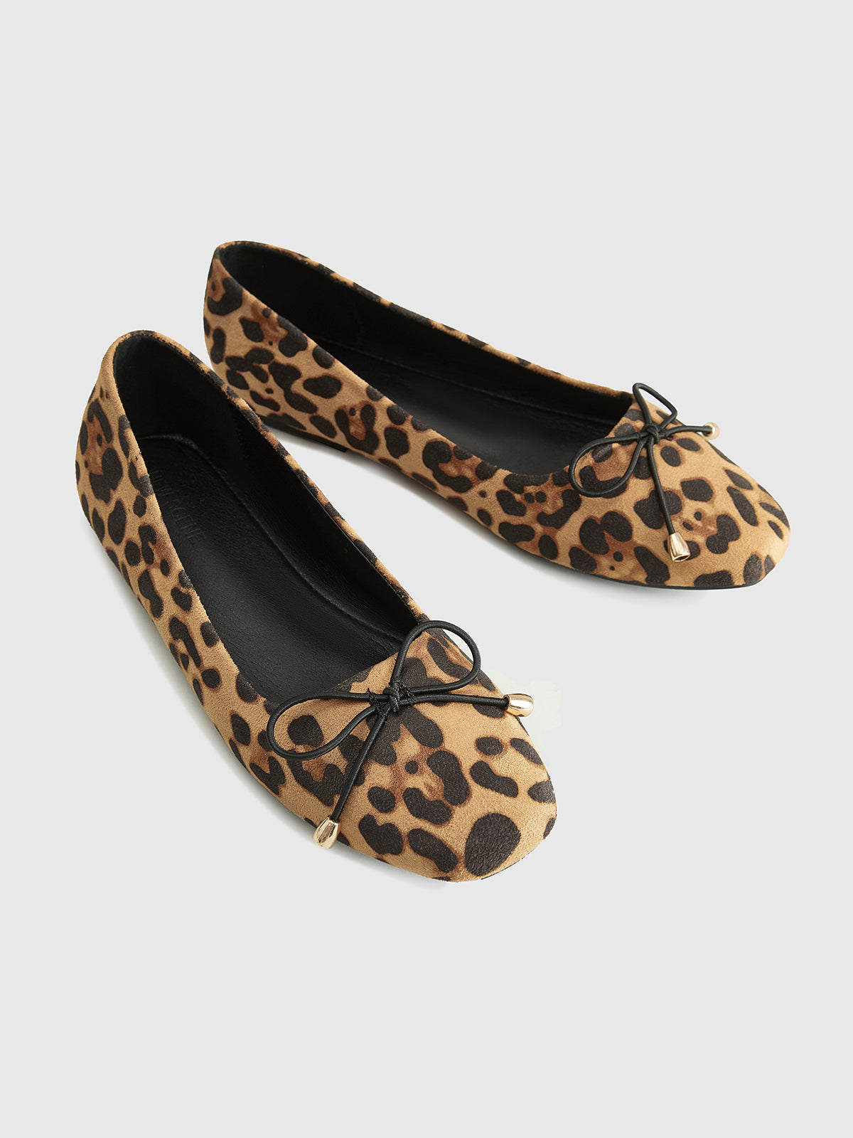 Fiyonk Detaylı Leopar Desenli Babet Ayakkabı