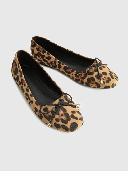 Fiyonk Detaylı Leopar Desenli Babet Ayakkabı