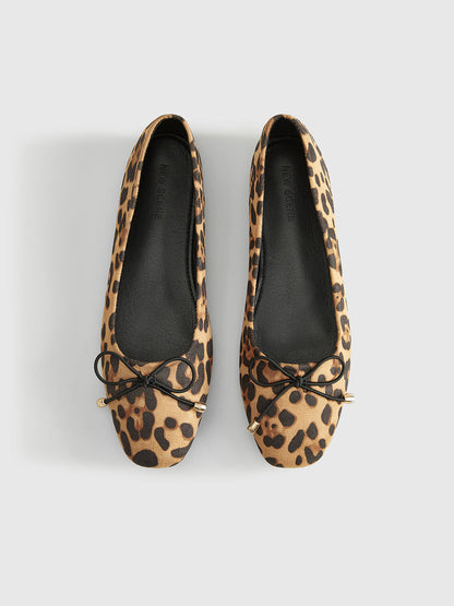 Fiyonk Detaylı Leopar Desenli Babet Ayakkabı