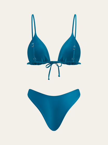 Üçgen Üst ve İki Alt Stili Bikini Takımı