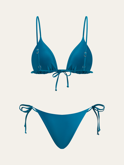 Üçgen Üst ve İki Alt Stili Bikini Takımı