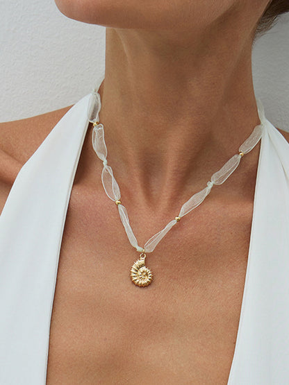 Tüllü Boncuklu Deniz Kabuğu Kolye