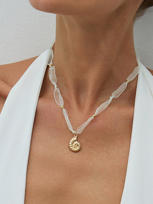 Tüllü Boncuklu Deniz Kabuğu Kolye