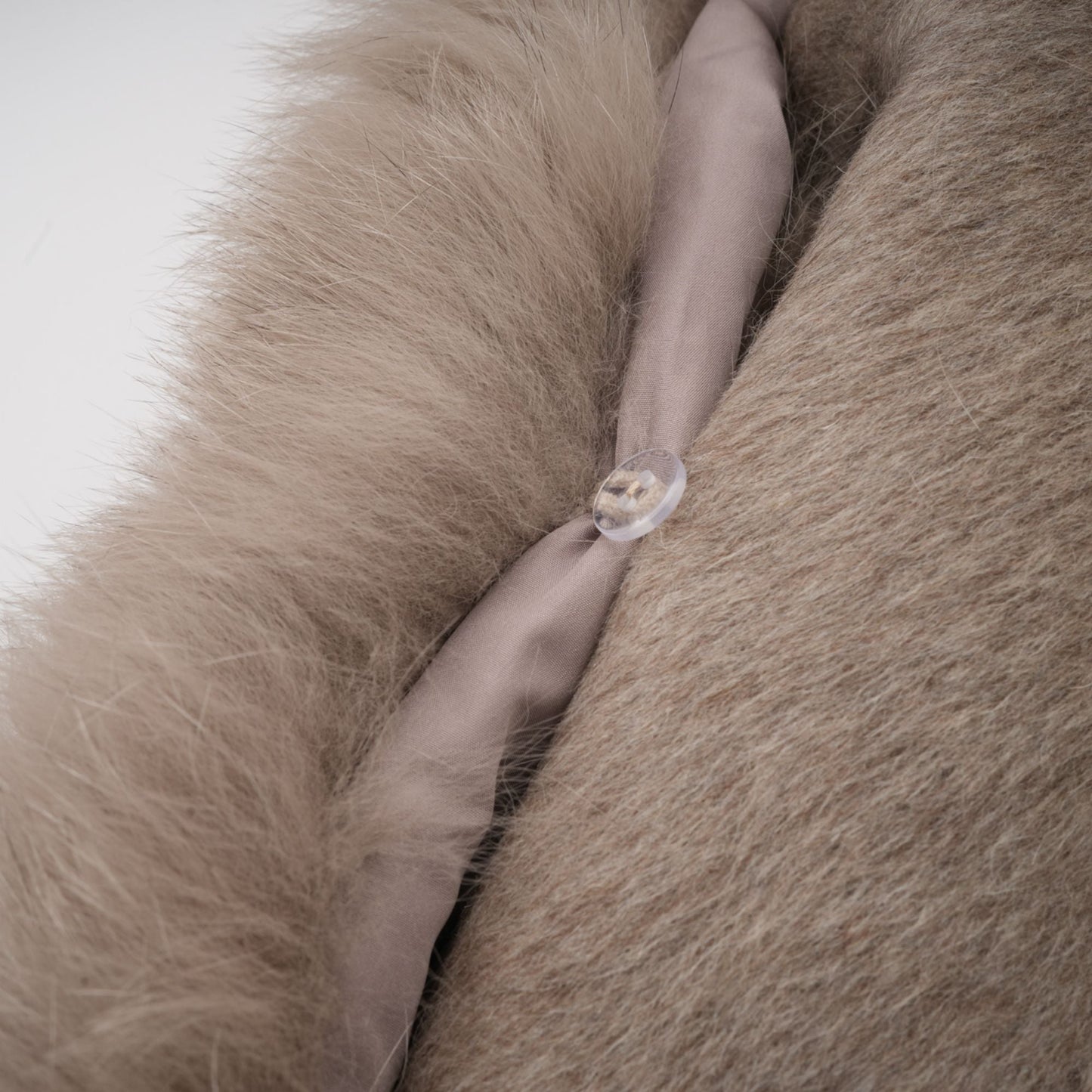 Chloris Yün ve Kürk Detaylı Kemerli Pelerin Ceket