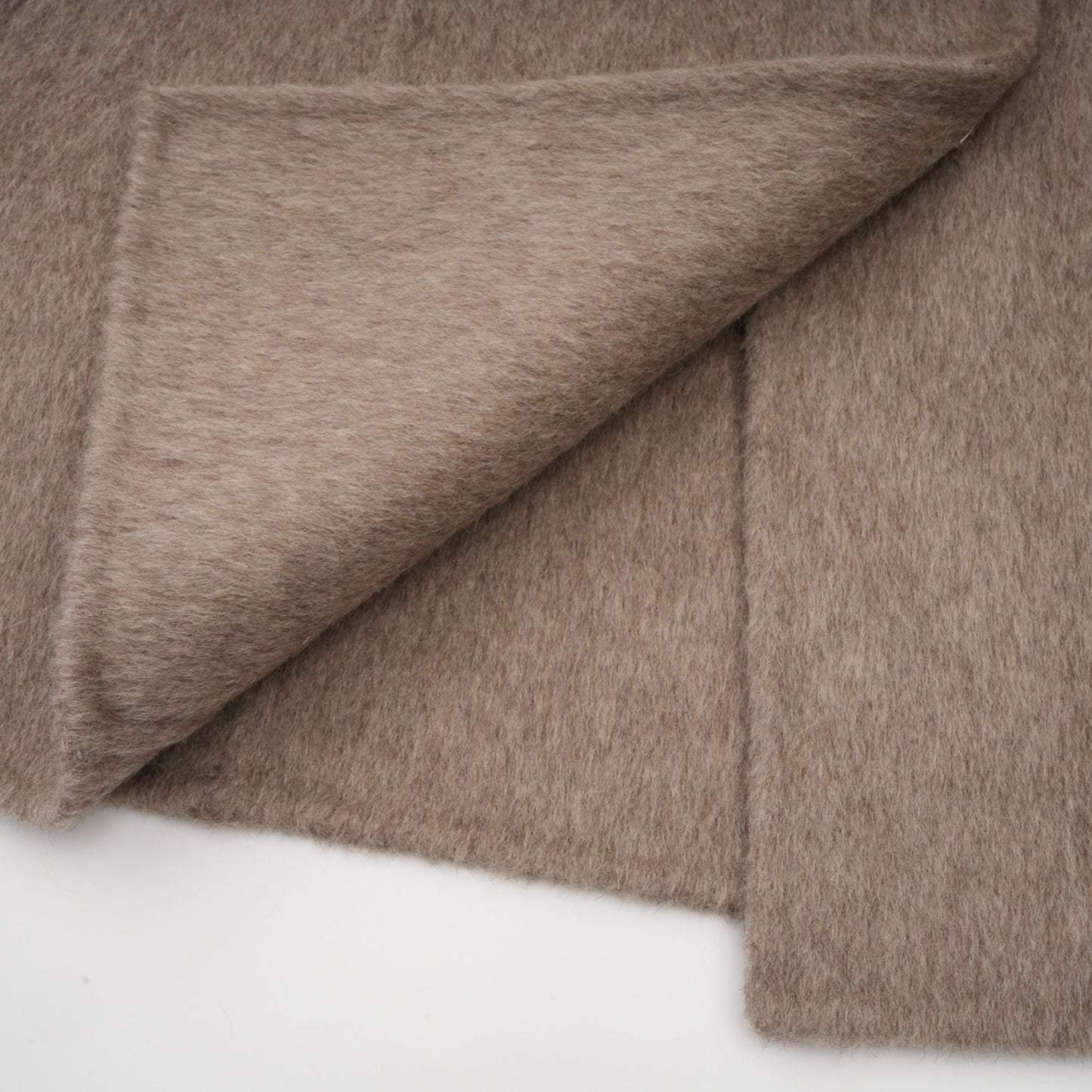 Chloris Yün ve Kürk Detaylı Kemerli Pelerin Ceket