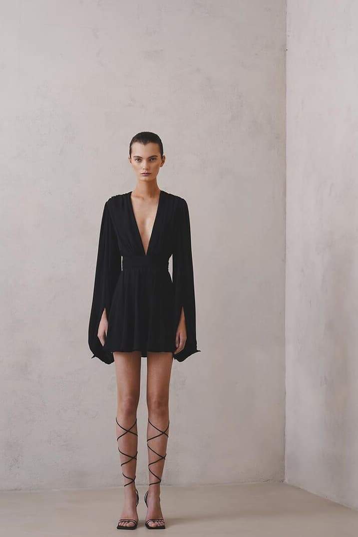 Derin V Yaka Mini Elbise