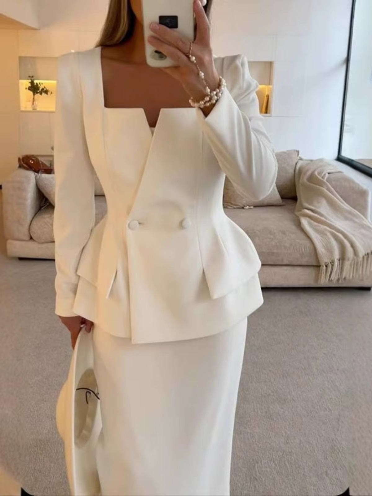 Kare Yaka Düğmeli Blazer Etekli Takım