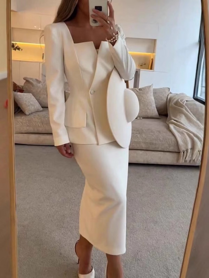 Kare Yaka Düğmeli Blazer Etekli Takım